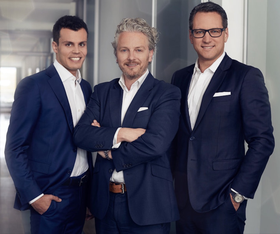Von links nach rechts: Bancassurance-Vorstand Stefan Bachmann, Finanz- und Operativvorstand Ralph Konrad und CEO Dr. Sebastian Grabmaier © JDC Group AG, Wiesbaden